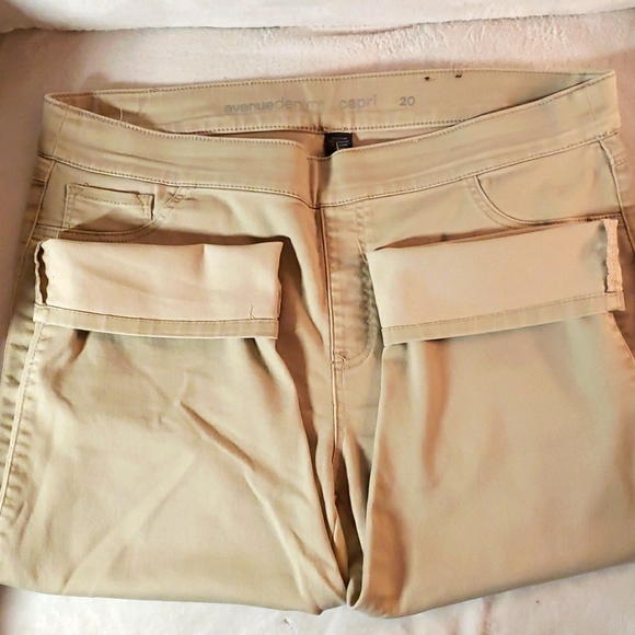 Capris - Picture 2 of 7